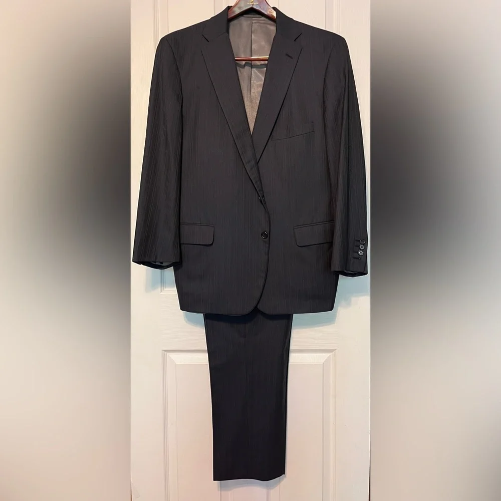 Tom James, Men’s custom made wool suit, Jacket 50R, pants W40/L29